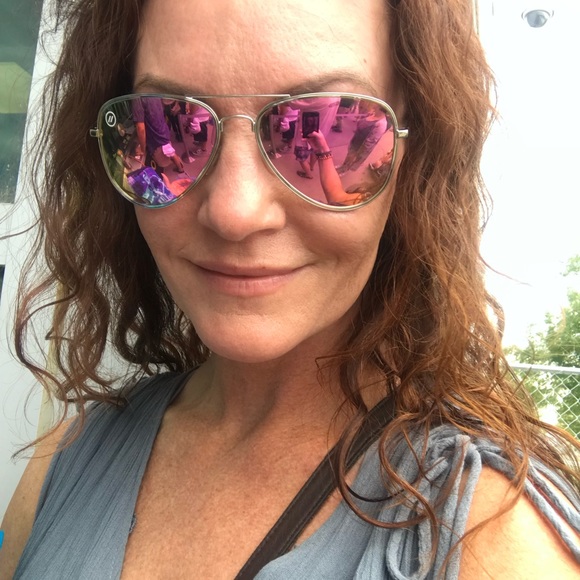 Meet your Posher, Jennifer - Picture 1 of 1